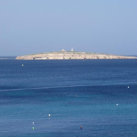 The Sea Just Across The Road - Flat 3 Apartment Сейнт Полс Бей Екстериор снимка