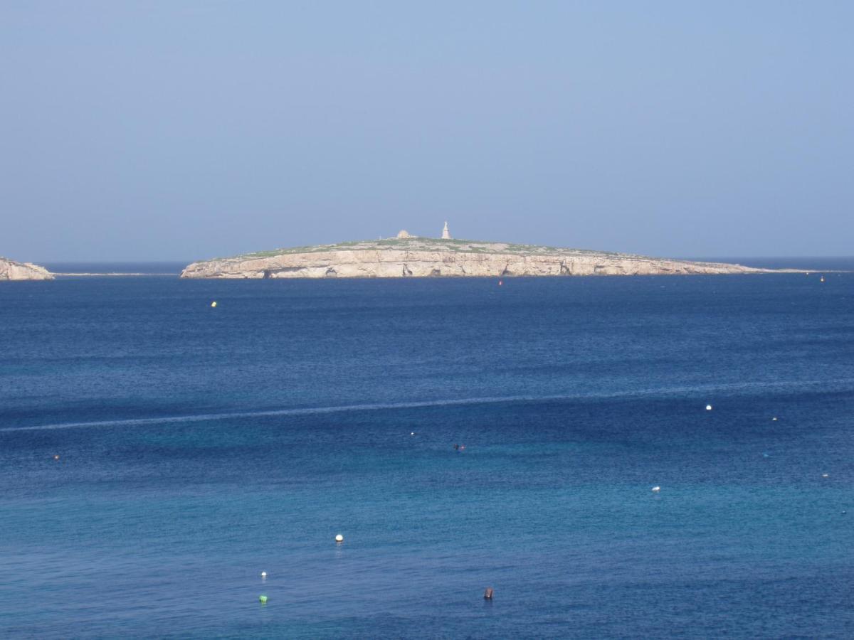 The Sea Just Across The Road - Flat 3 Apartment Сейнт Полс Бей Екстериор снимка