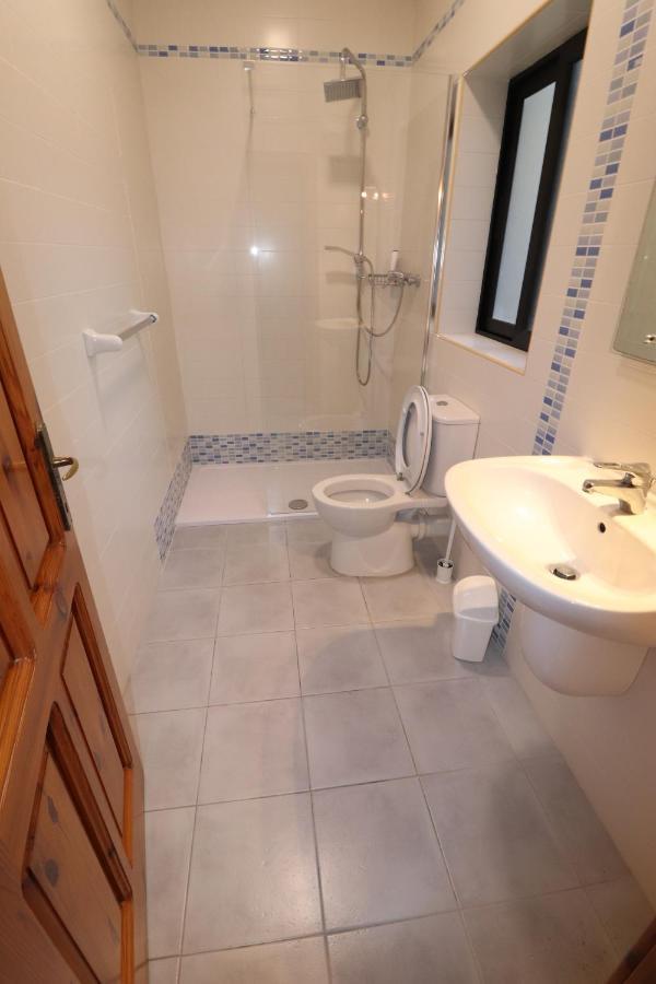 The Sea Just Across The Road - Flat 3 Apartment Сейнт Полс Бей Екстериор снимка